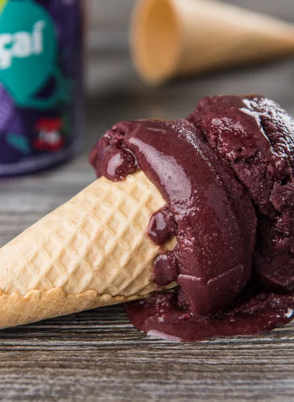 Açaí sorbet u kornetu