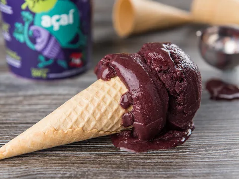 Açaí sorbet u kornetu